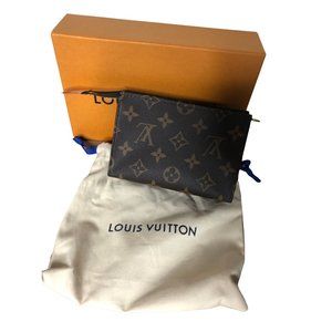 ❌SOLD❌Louis Vuitton Toiletry 15